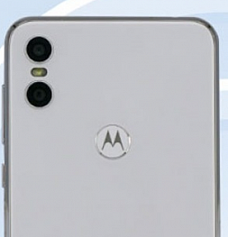Первые изображения смартфона Motorolla One и не только, уже в сети...