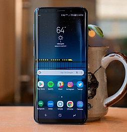 Похоже, флагманский смартфон Samsung Galaxy Note 10 окажется меньше предшественника, но с большим дисплеем...