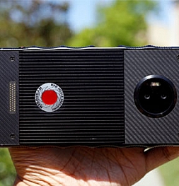 Новинка компании Red - Hydrogen One получит голографический дисплей, 4 камеры и многое другое...
