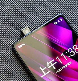 Прототип смартфона Xiaomi Mi Mix 3 показан на фото