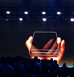 Новый смартфон от компании Samsung со складным дисплеем оценен в 1770$