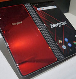 Energizer также представили свой складной смартфон