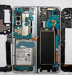 Разборка Samsung Galaxy Fold - как выглядит шарнир и основной дисплей изнутри