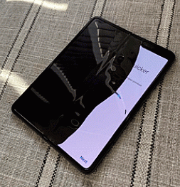 iFixit рассказали почему экраны Samsung Galaxy Fold сломались за два дня