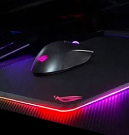 Новый игровой коврик для мышки ASUS ROG Balteus Qi. RGB-подсветка, беспроводная зарядка и вообще красота
