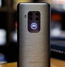 Motorola анонсировала Moto One Zoom. 4 камеры, трёхкратный оптический зум и оптическая стабилизация