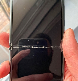 А вот и первый сломанный Samsung Galaxy Z Flip. Не прошло и недели!