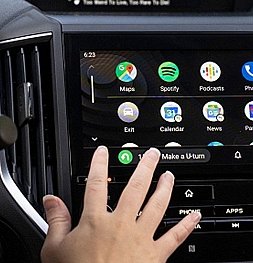 Голосовой помощник в Android Auto наконец-то станет адекватно работать. Google исправил проблему