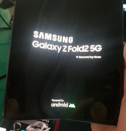 Samsung Galaxy Z Fold 2 5G впервые показался на живом фото