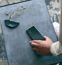 Sony Xperia 5 II показали на официальных фото и рендерах