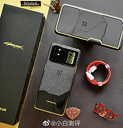 Первые живые фотографии комплекта поставки OnePlus 8T Cyberpunk 2077 Limited Edition