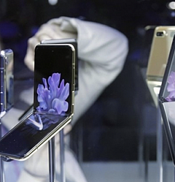 Samsung прекратил разработку более прочного гибкого стекла для смартфонов