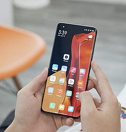 Xiaomi делает широкий жест. Покупателям первого Xiaomi Mi 1 рассылают подарочные Красные Конверты спустя 10 лет после покупки первого смартфона бренда