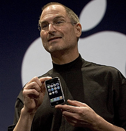 Как Стив Джобс испытывал на прочность первый iPhone в штаб-квартире The Wall Street Journal. Истории из жизни создателя Apple