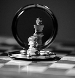 Chess960 не убирает «первый ход»: почему даже случайные расстановки чаще помогают белым