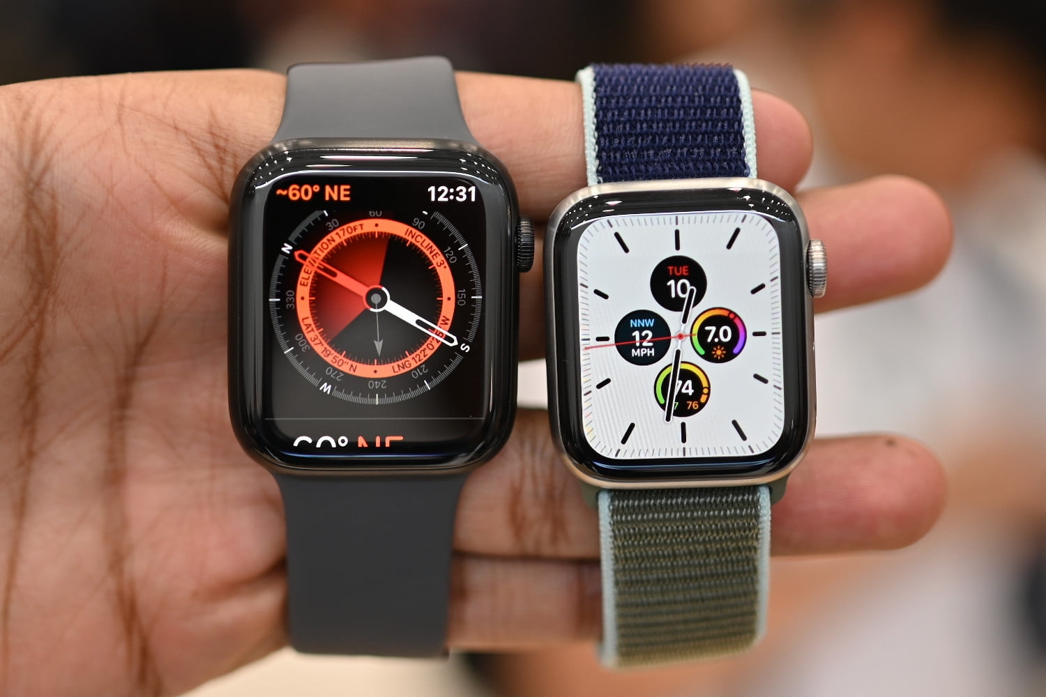 Часы apple сравнение. Apple watch Series 5. Часы эпл вотч 5. Аппле вотч 5 40мм. Часы Аппле вотч 8.