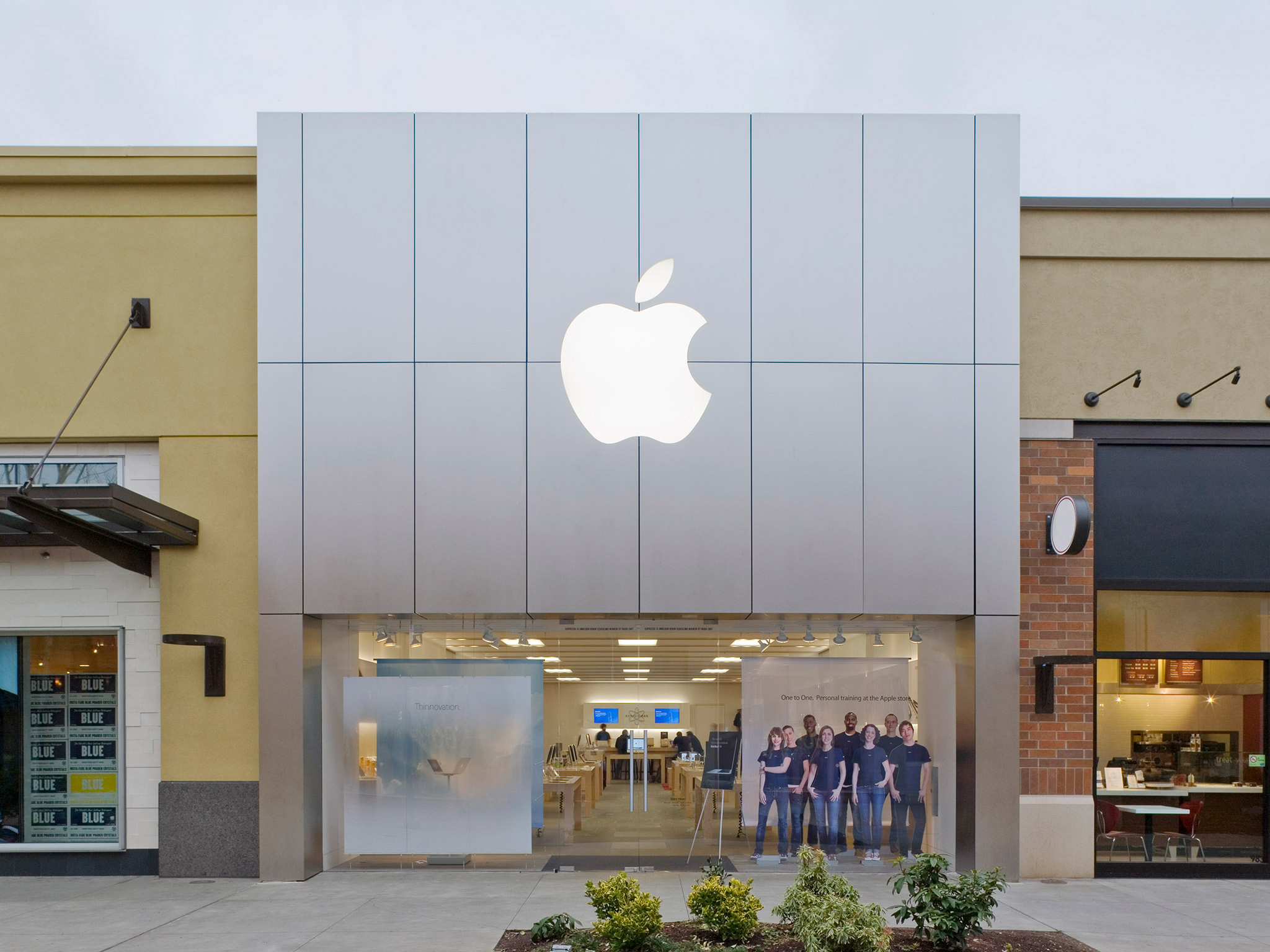 Эпл стор цена. Apple Store iphone. Магазин Эппл в Америке. Apple Store 2022. Apple Store Вашингтон.