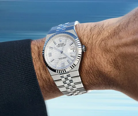 Rolex презентует новую коллекцию Land-Dweller с платиновым ободом и запасом хода 66 часов