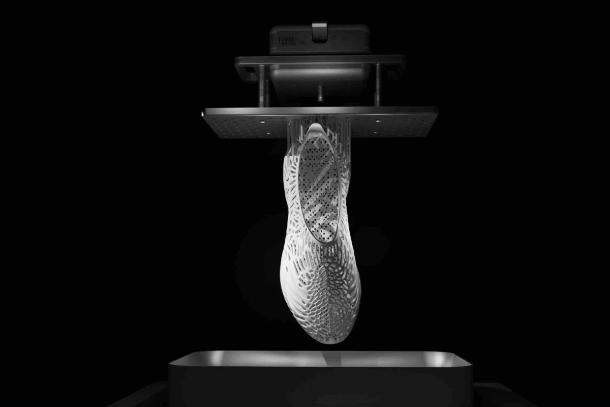Как Китай масштабирует 3D‑печать кроссовок с помощью роботов