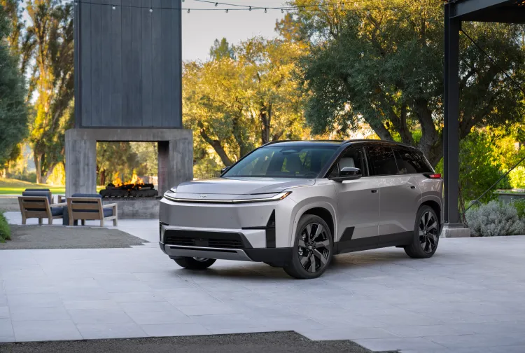 Toyota Highlander стал электрическим: трёхрядный EV с запасом хода до 320 миль и зарядкой «по-американски»